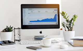 俱乐部与本土品牌推出联名纪念商品受欢迎